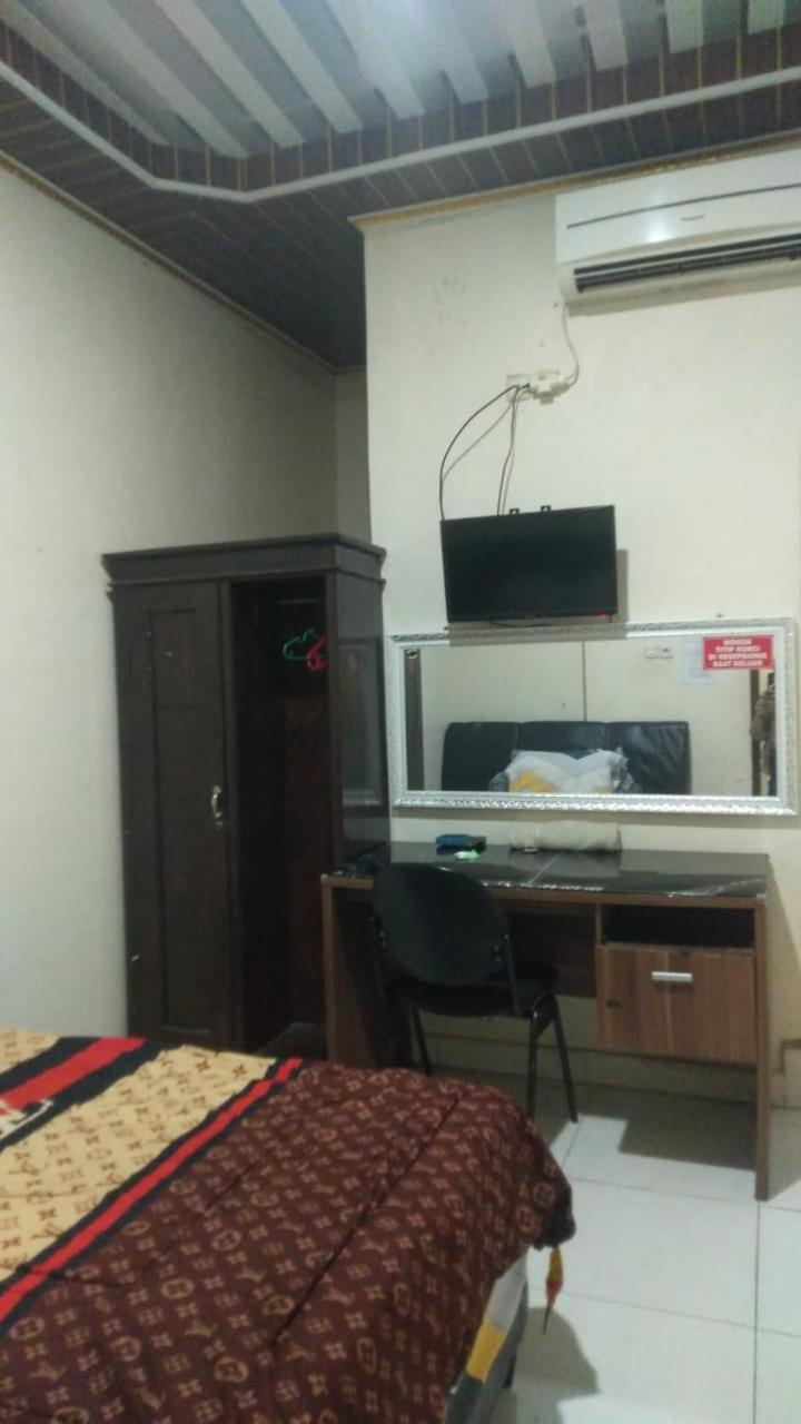 Wisma Reza Palopo Motel Esterno foto